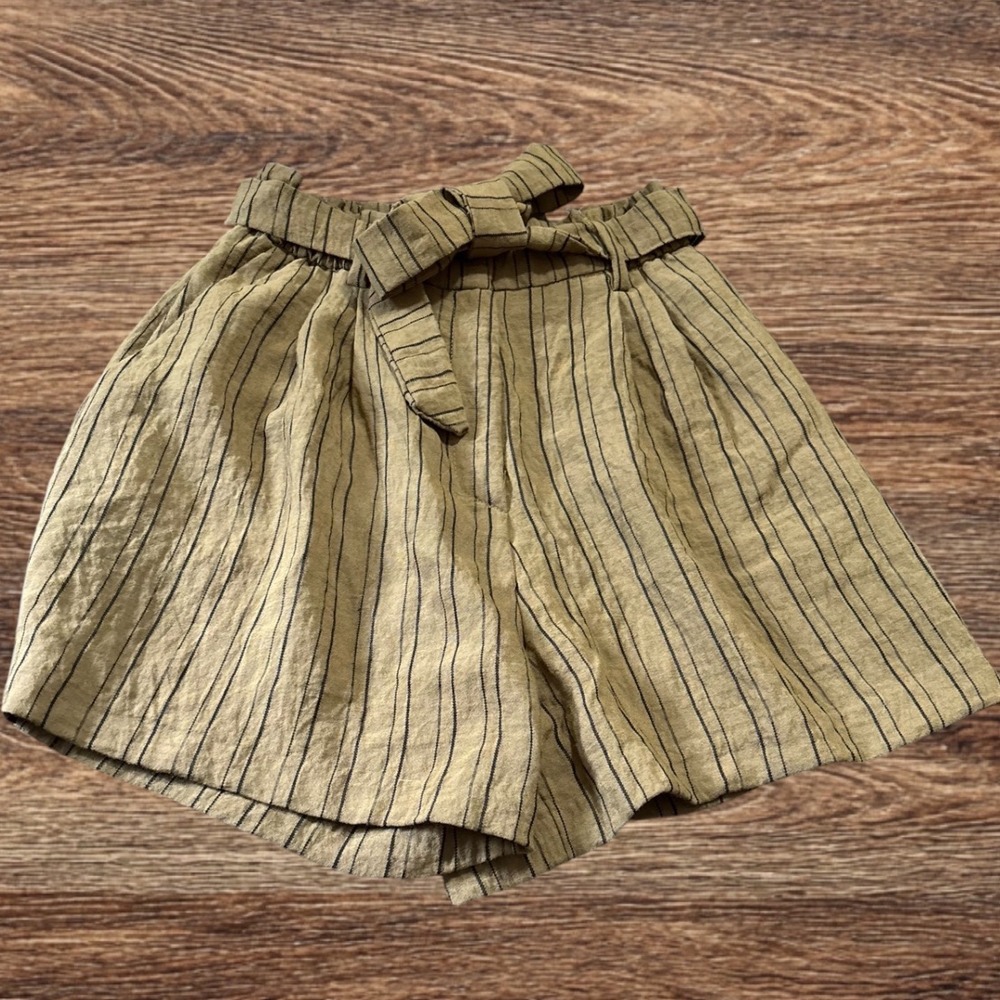 HM Olive Green Striped Paperbag Waist Shorts Gorpcore Safari Academia Bohemian 6